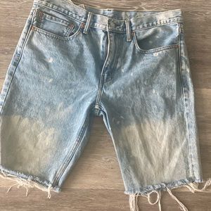 Levi Shorts distressed and Bleached